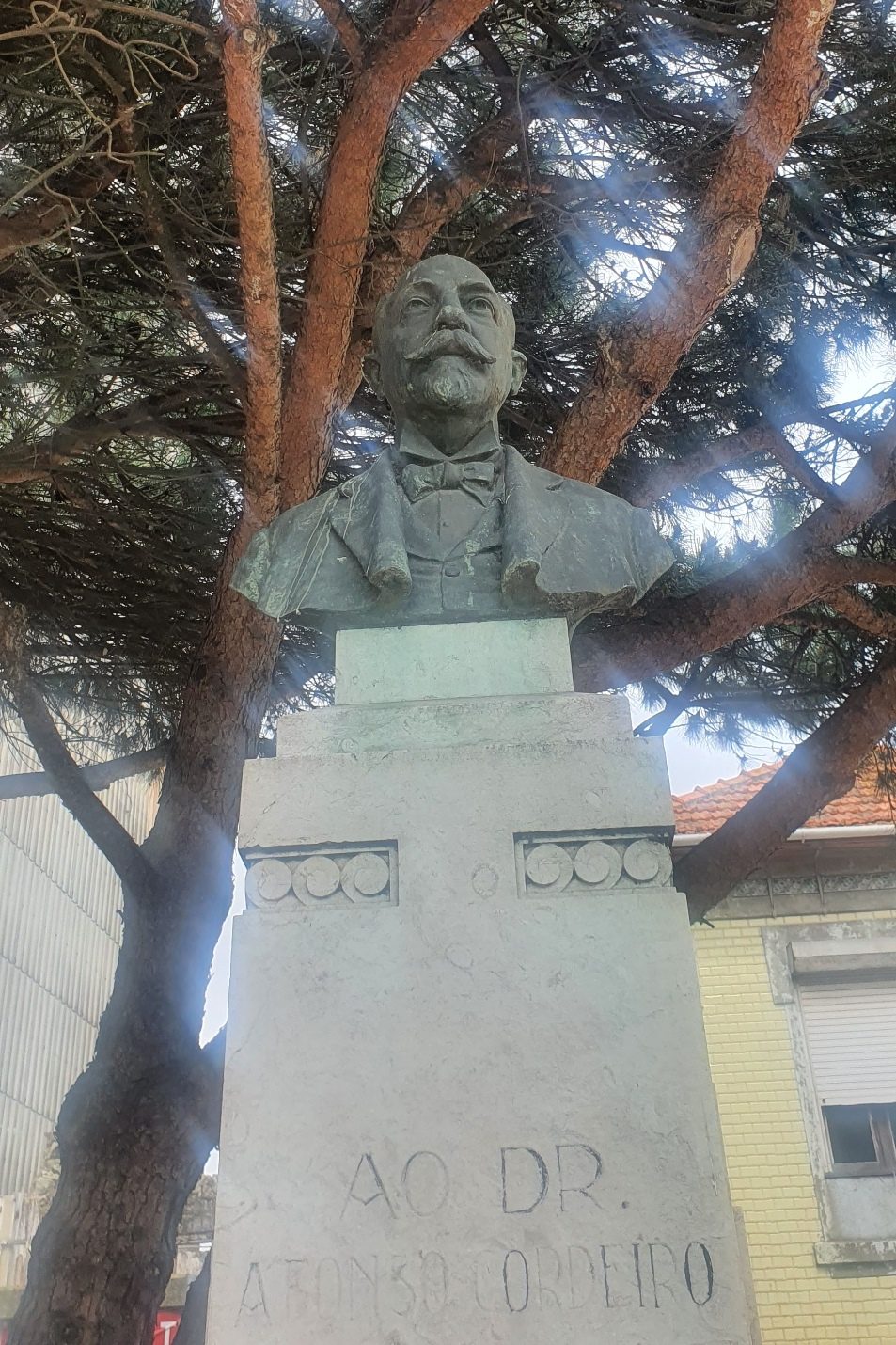 Afonso Cordeiro's bust, Matosinhos (by Antonio Santos) (2).jpg